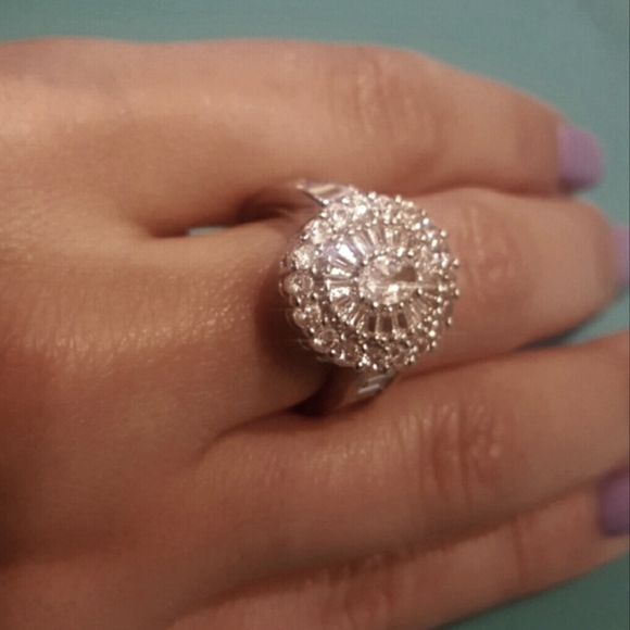 Oval Diamond Simulated Anniversary Ring Size 8 - Picture 11 of 17